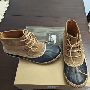 Sorel "Out N About" classic duck boots, black and tan, size 10.
